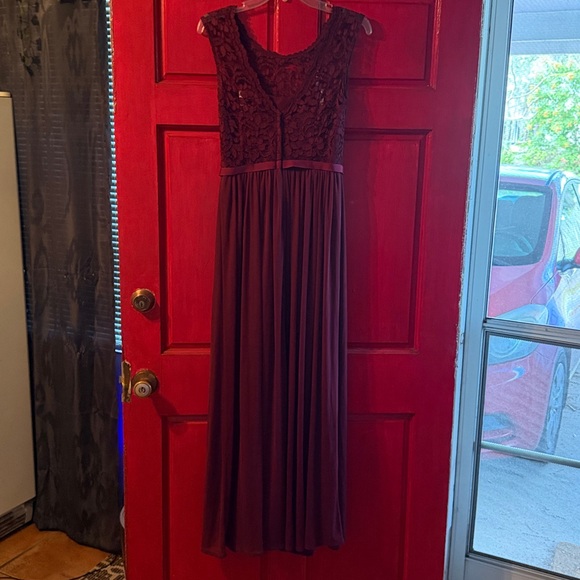 David’s Bridal Bridesmaid Dress – Size 4 – Burgundy – $40 - Picture 4 of 5